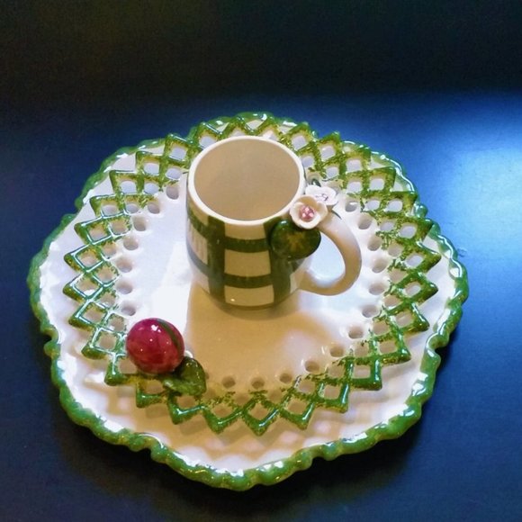 Vintage porcelain set of 2 plates & tea/coffee cup - Picture 2 of 5